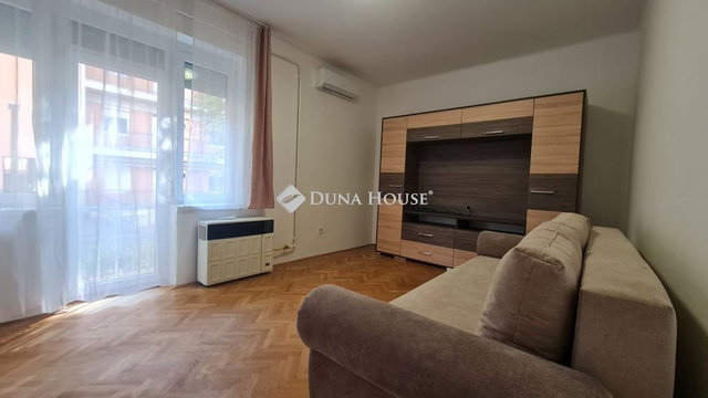 Kiadó téglalakás, albérlet, Pécsett 160 E Ft / hó, 1 szobás