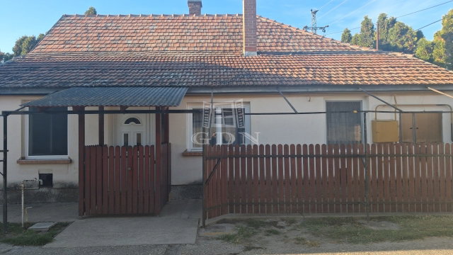Eladó családi ház, Kisteleken 47.5 M Ft, 3 szobás