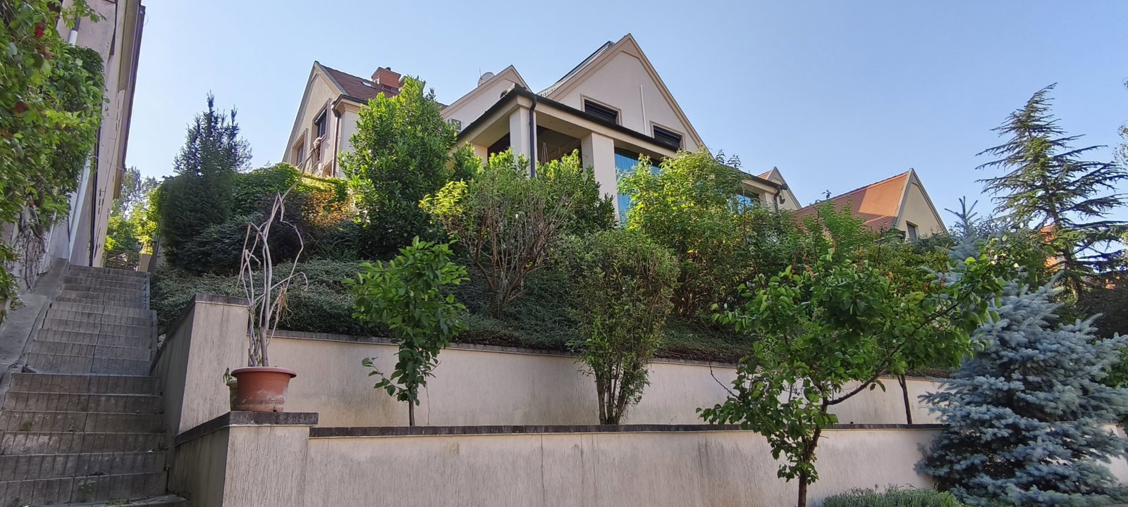 3 bed · 96m² · 133.900.000 ft