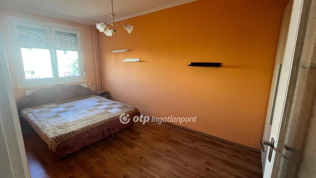 Kiadó panellakás, albérlet, Szegeden 180 E Ft / hó, 2+1 szobás