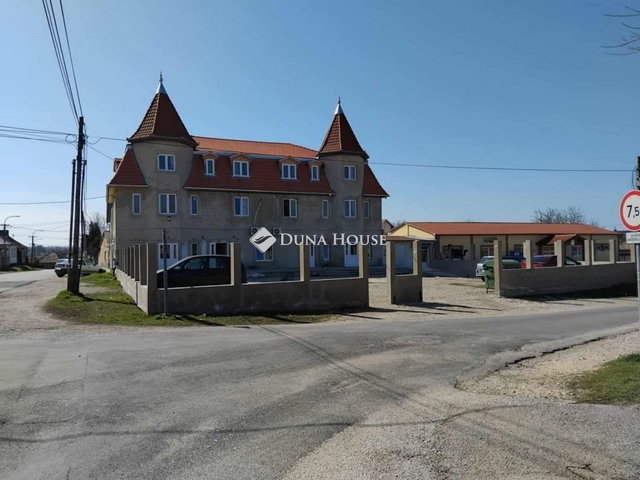 Eladó családi ház, Enyingen 114.9 M Ft, 1 szobás