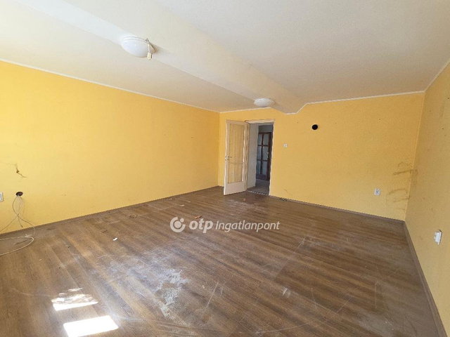 Eladó téglalakás, Orosházán 18 M Ft, 1+1 szobás