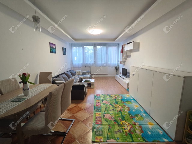 Eladó téglalakás, Szombathelyen 64 M Ft, 3 szobás