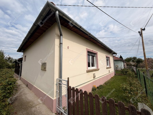 Eladó családi ház, Rédicsen 49 M Ft, 5 szobás