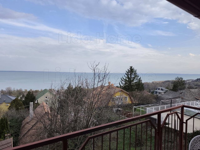 Eladó családi ház, Balatonalmádiban 139 M Ft, 5 szobás