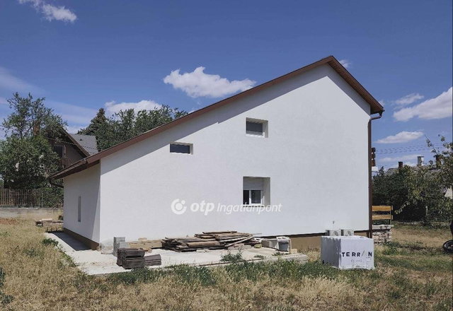 Eladó családi ház, Balatonalmádiban 180 M Ft, 3+1 szobás