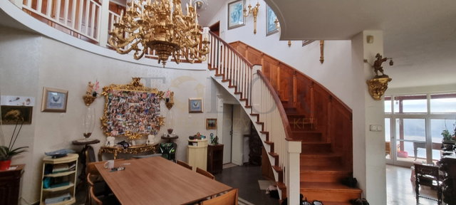 Eladó családi ház, Vecsésen 149.9 M Ft, 5 szobás