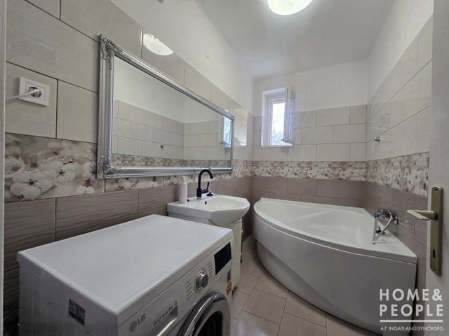 Eladó téglalakás, Hódmezővásárhelyen 75 M Ft, 3 szobás
