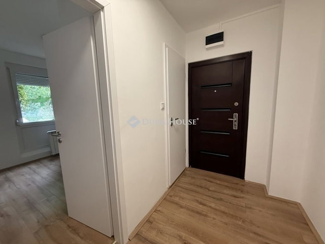 Eladó panellakás, Pécsett 47.9 M Ft, 3 szobás