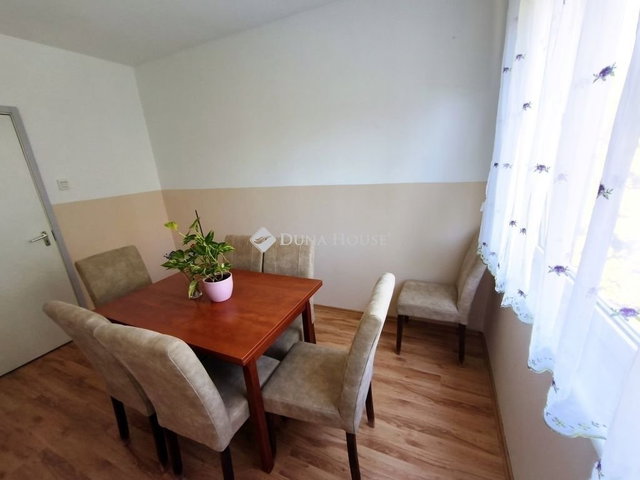 Eladó panellakás, Szombathelyen 49.9 M Ft, 4 szobás