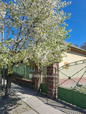 Eladó családi ház, Szabadszálláson 39.8 M Ft, 5 szobás