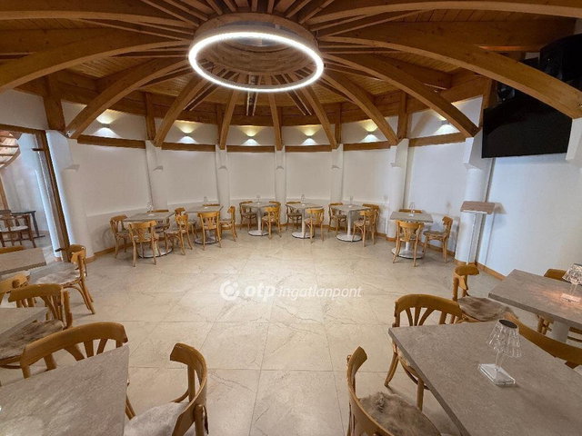 Eladó családi ház, Pilisszentkereszten 650 M Ft, 11 szobás
