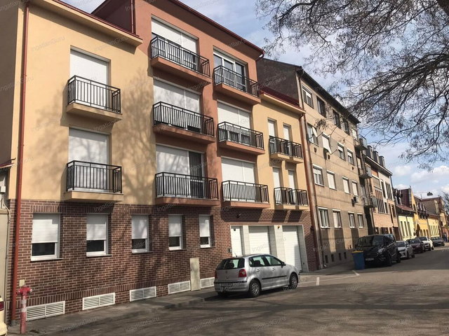 Kiadó garázs, Kecskeméten 15 E Ft / hó / költözzbe.hu