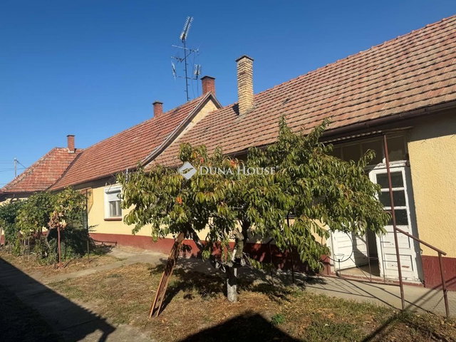 Eladó családi ház, Sükösdön 25 M Ft, 4 szobás