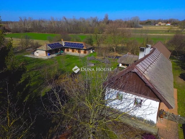 Eladó családi ház, Fehértón 128 M Ft, 2 szobás