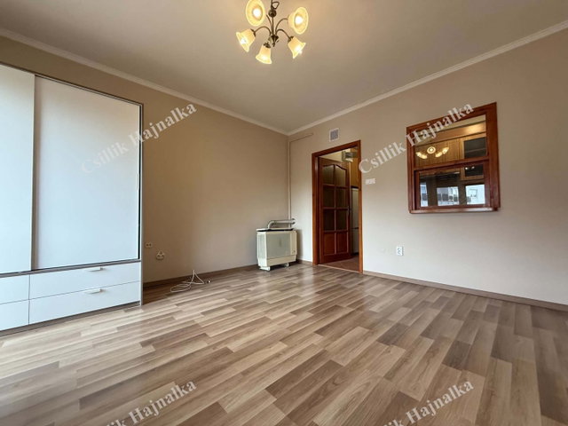 Eladó téglalakás, Szolnokon, Sarló utcában 27.8 M Ft, 1 szobás