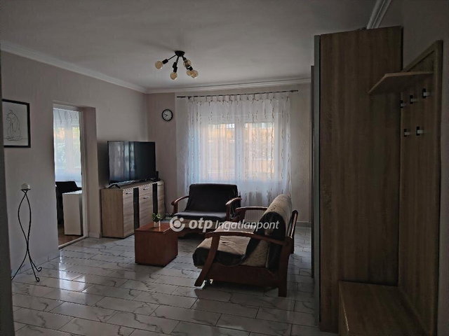 Eladó téglalakás, Egerben 79.9 M Ft, 3 szobás
