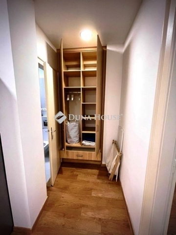 Eladó téglalakás, Budapesten, V. kerületben 119.9 M Ft, 1 szobás