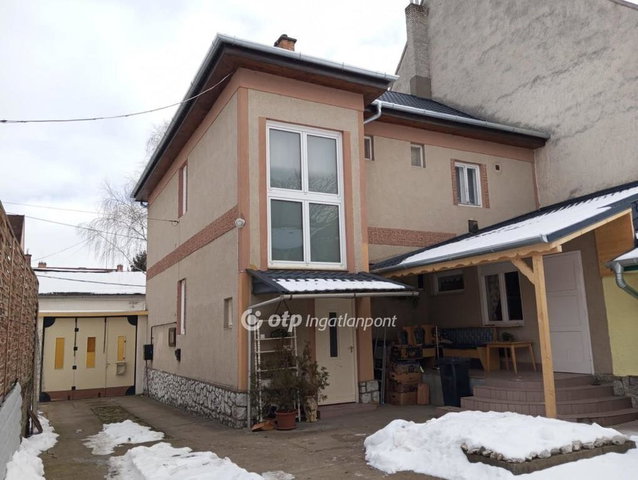 Eladó családi ház, Egerben 138 M Ft, 4+1 szobás