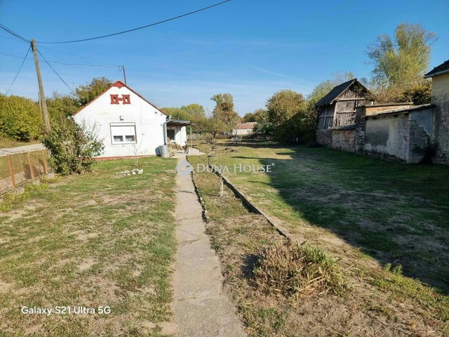 Eladó családi ház, Csányoszrón 8.5 M Ft, 3 szobás