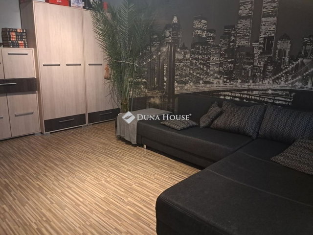 Eladó panellakás, Baján 34.99 M Ft, 2 szobás