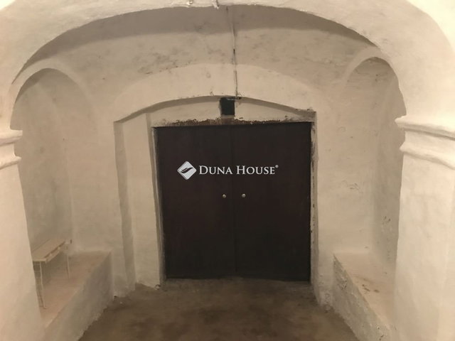 Eladó családi ház, Móron 15.9 M Ft, 1 szobás