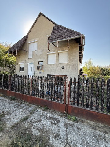 Eladó családi ház, Dombóváron 27 M Ft, 3 szobás