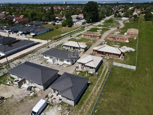 Eladó családi ház, Siófokon 84.9 M Ft, 4 szobás