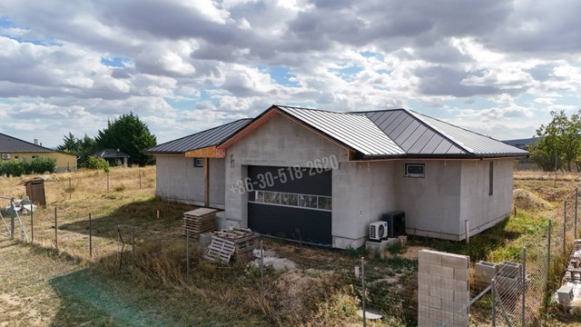 Eladó családi ház, Száron 99.99 M Ft, 5 szobás