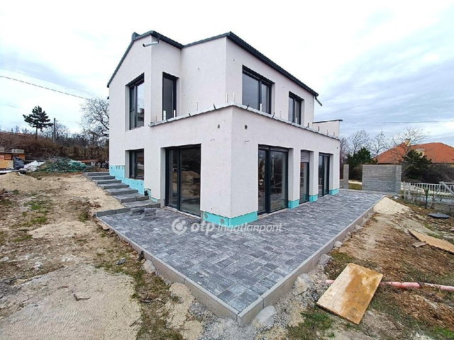 Eladó családi ház, Velencén 159 M Ft, 5 szobás