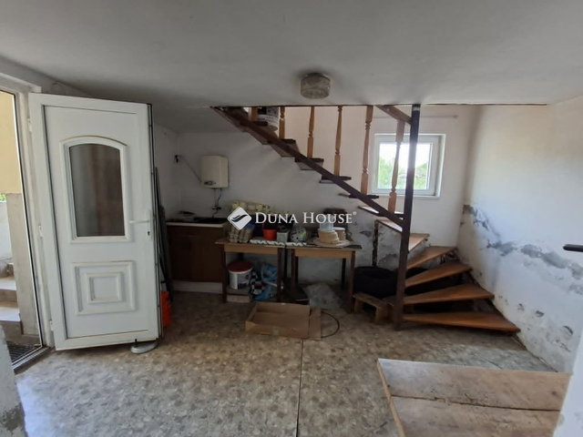 Eladó családi ház, Pécsett 99.1 M Ft, 4 szobás