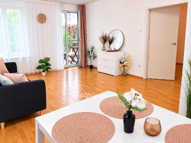 Eladó téglalakás, Budapesten, VI. kerületben 94.9 M Ft, 2 szobás