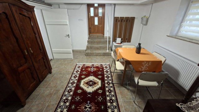 Kiadó téglalakás, albérlet, Pécsett 120 E Ft / hó, 1 szobás