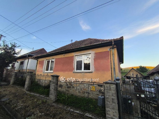 Eladó családi ház, Kazáron 13.9 M Ft, 3 szobás