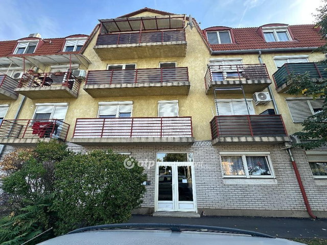 Eladó téglalakás, Nyíregyházán 27.99 M Ft, 1+1 szobás