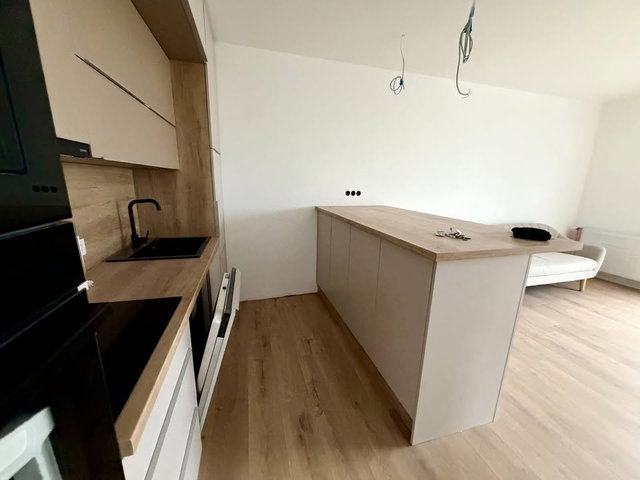 Eladó családi ház, Pécsett, Hársfa úton 89.9 M Ft, 3 szobás