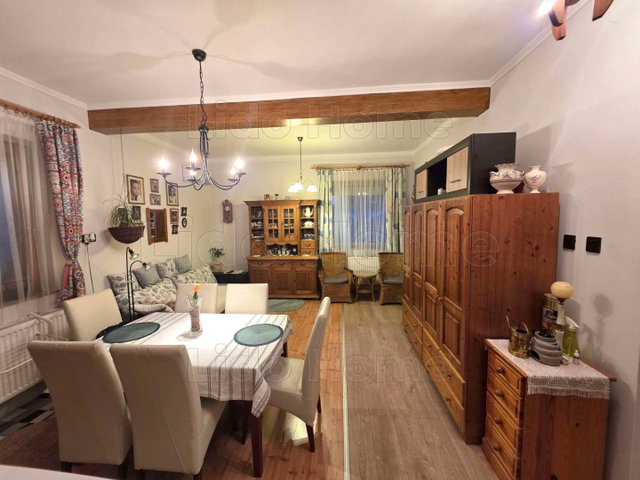 Eladó családi ház, Mosonmagyaróváron 94.99 M Ft, 5 szobás