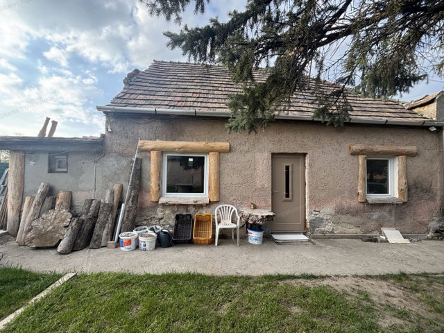 Eladó családi ház, Szárligeten 38 M Ft, 2 szobás