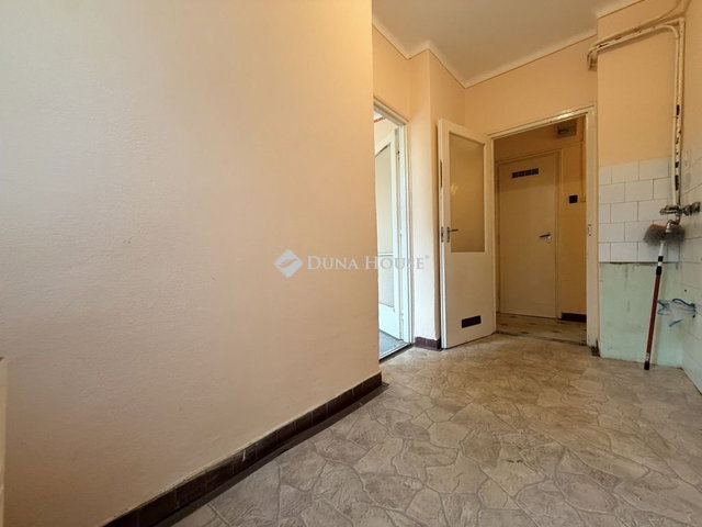 Eladó téglalakás, Kalocsán 21 M Ft, 3 szobás