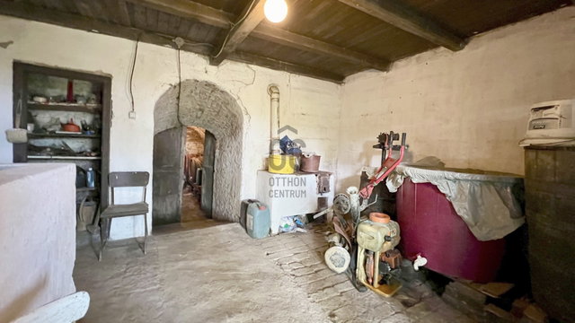 Eladó családi ház, Szekszárdon 6.9 M Ft, 1 szobás