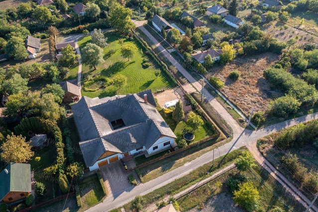 Eladó családi ház, Kőteleken 290 M Ft, 13 szobás