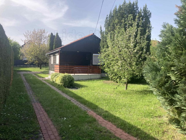 Eladó nyaraló, Balatonfűzfőn 73 M Ft, 3 szobás