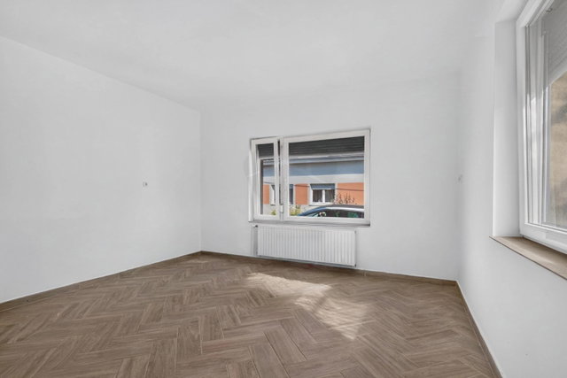 Eladó családi ház, Tatabányán 99 M Ft, 5 szobás