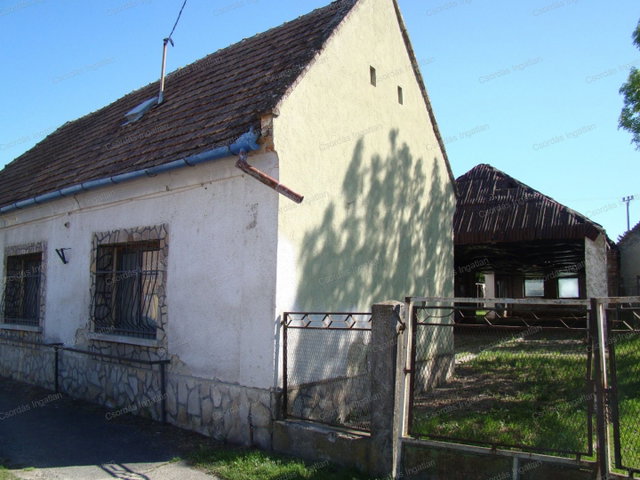 Eladó családi ház, Adorjánházán 15 M Ft, 4 szobás
