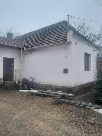 Eladó családi ház, Tatán 65 M Ft, 4 szobás