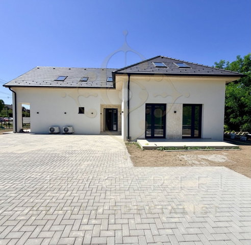 Eladó téglalakás, Balatonlelleén 79.99 M Ft, 3 szobás