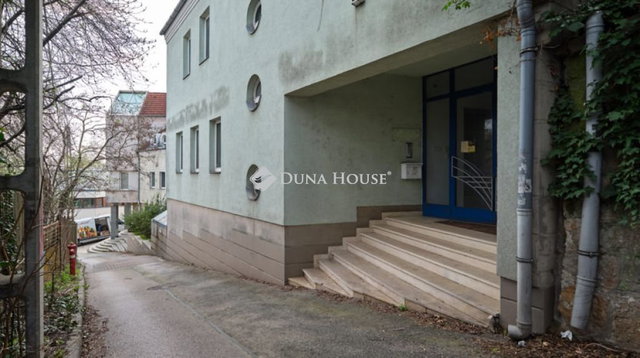 Eladó téglalakás, Budapesten, II. kerületben, Felhévízi utcában