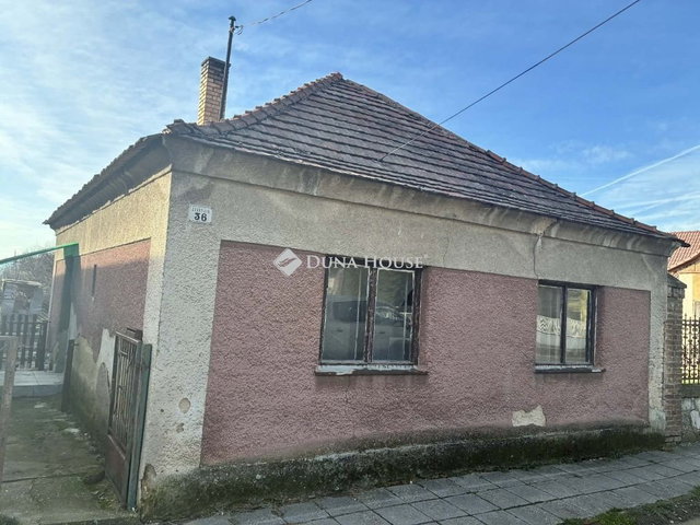 Eladó családi ház, Szentlőrincen 22 M Ft, 2 szobás