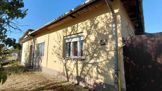 Eladó családi ház, Orosházán 17 M Ft, 4 szobás