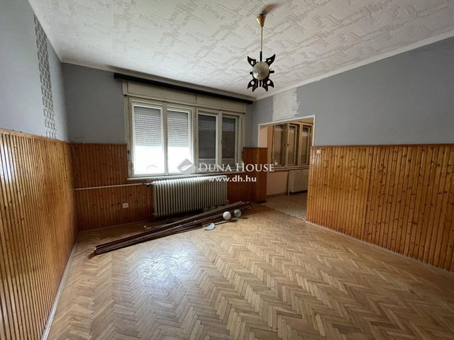 Eladó téglalakás, Nagykőrösön 30 M Ft, 2 szobás